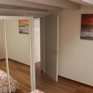 https://nic-house.hotelslidodijesolo.com
